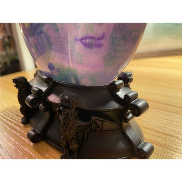 DISNEY MADAME LEOTA HAUNTED MANSION LIGHT UP DISC SNOW GLOBE CRYSTAL BALL New in - Picture 3 of 10